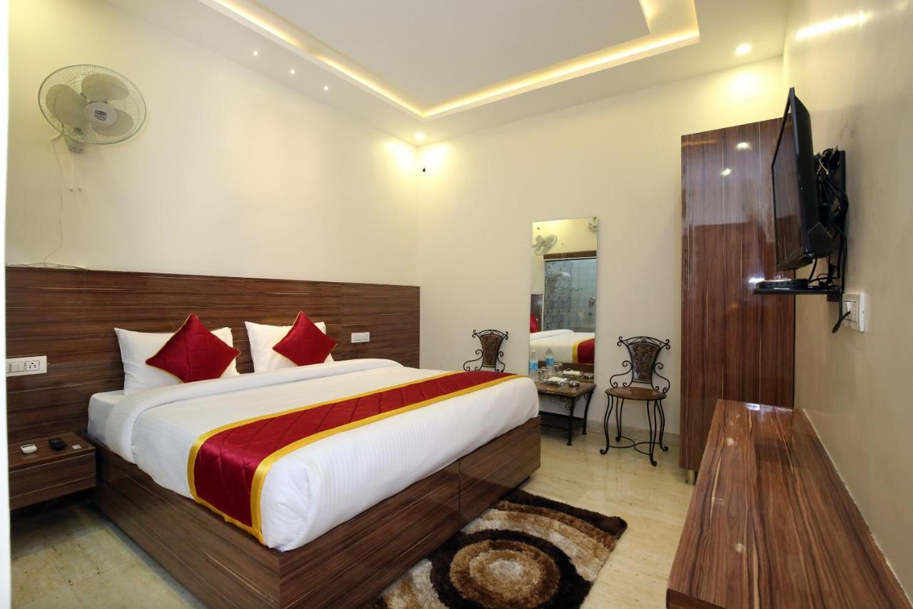 Oyo 9159 Hotel Royal Woodslark Zirakpur Exterior foto