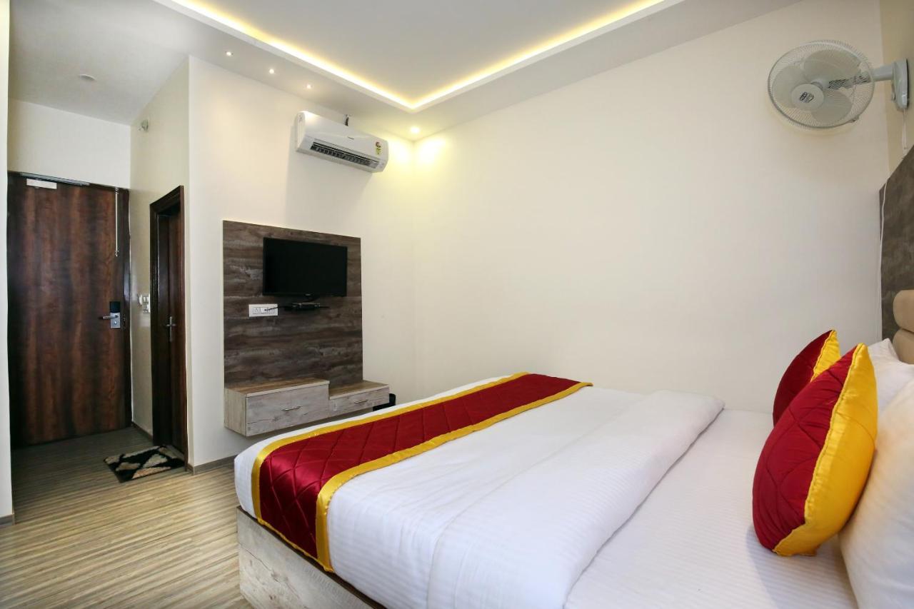 Oyo 9159 Hotel Royal Woodslark Zirakpur Exterior foto