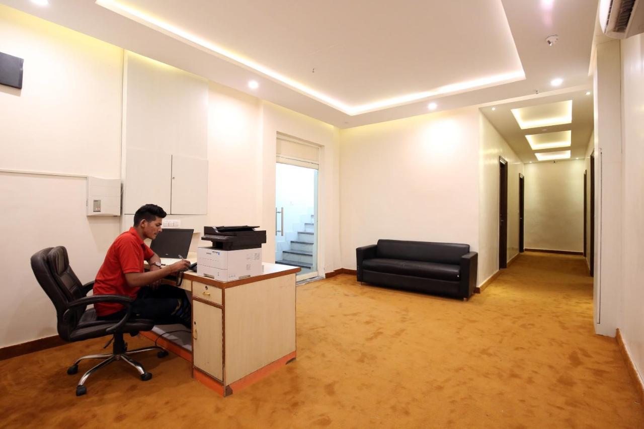 Oyo 9159 Hotel Royal Woodslark Zirakpur Exterior foto