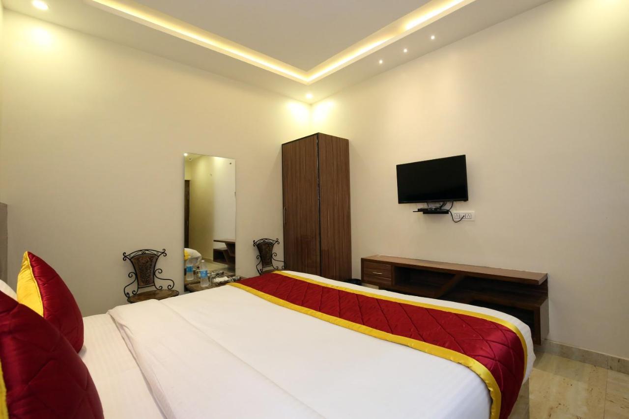Oyo 9159 Hotel Royal Woodslark Zirakpur Exterior foto